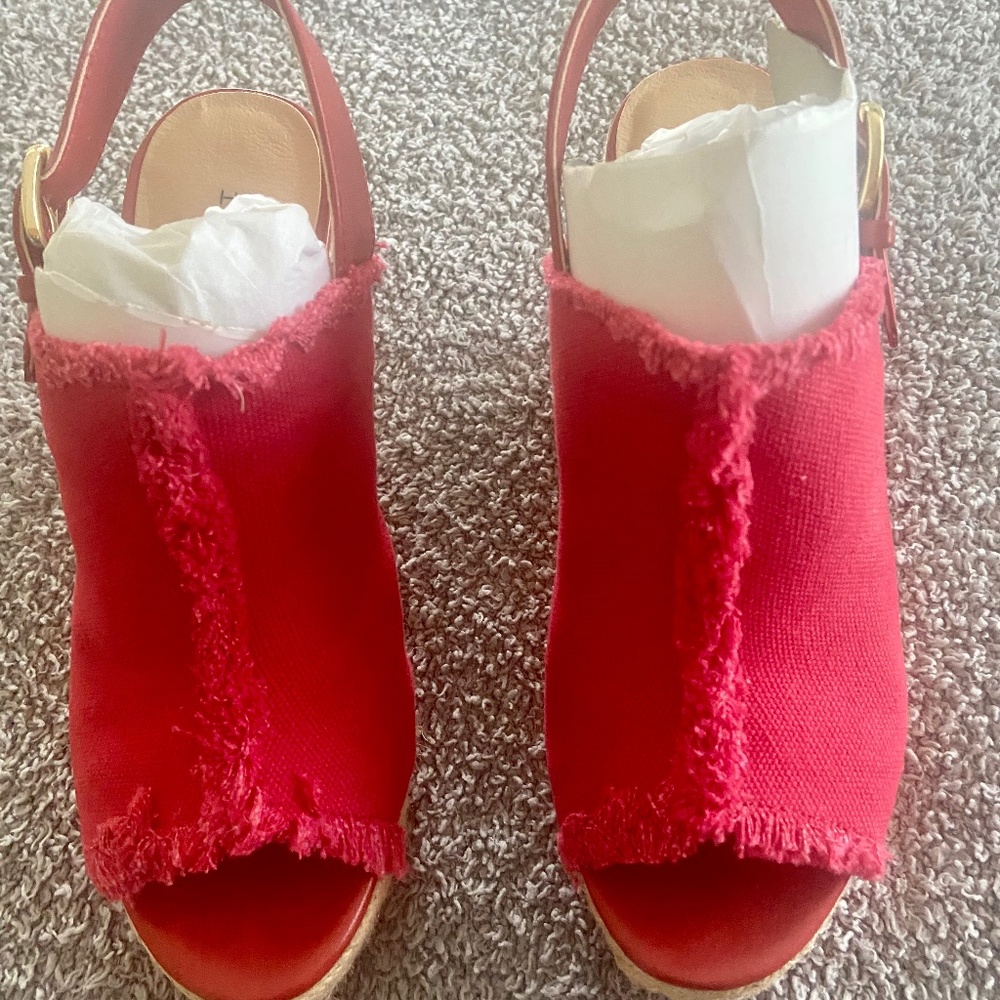 Red platform sandals Size 6.